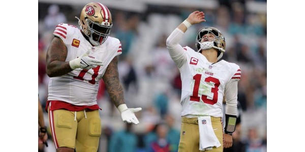Les joueurs des San Francisco 49ers travaillent ensemble pour vaincre leurs puissants rivaux, les Jaguars de Jacksonville Les joueurs des San Francisco 49ers travaillent ensemble pour vaincre leurs puissants rivaux, les Jaguars de Jacksonville
